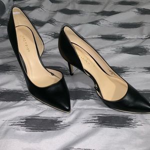 Woman’s black pointed heels 8.5